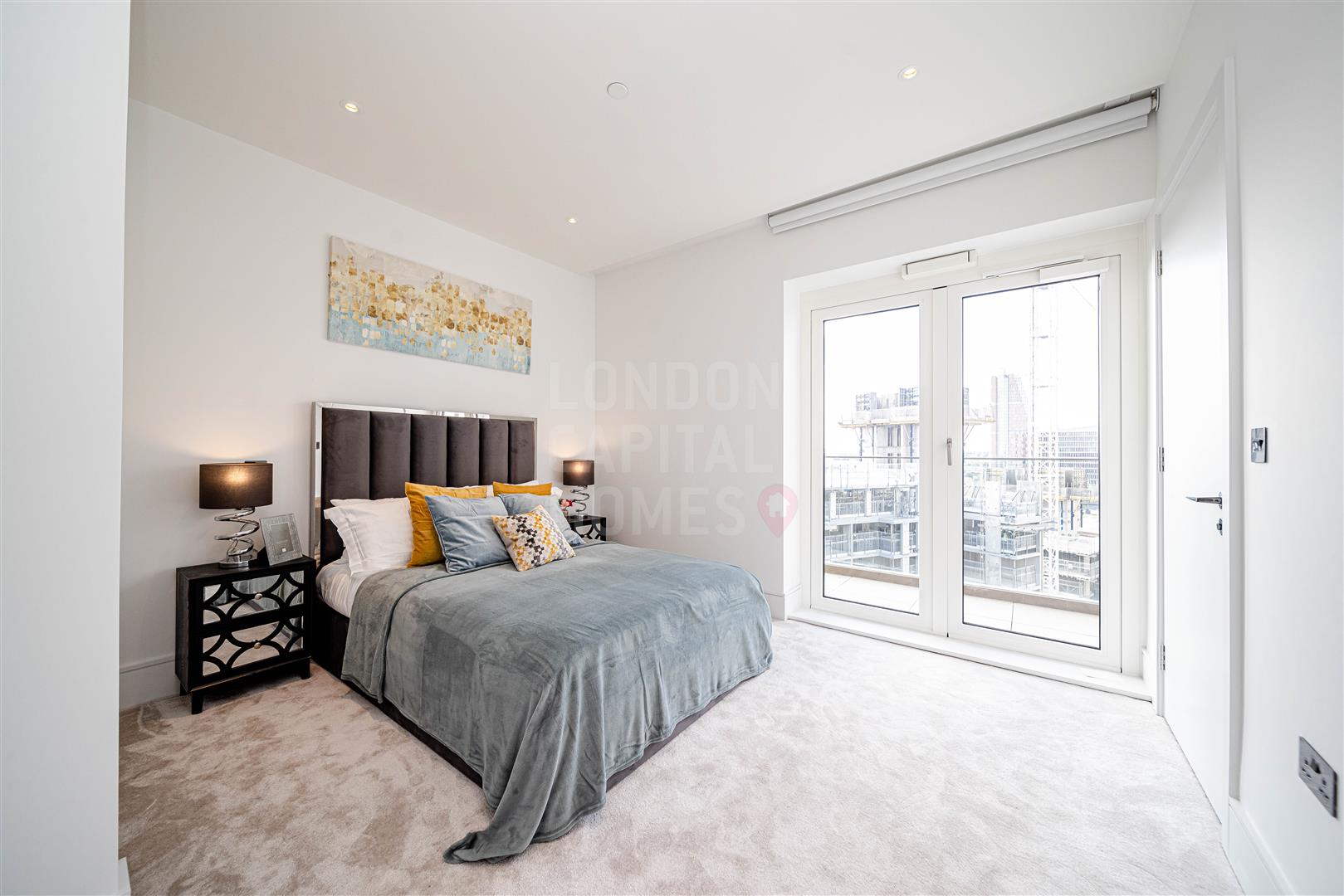 Lincoln Apartments, Fountain Park Way, London